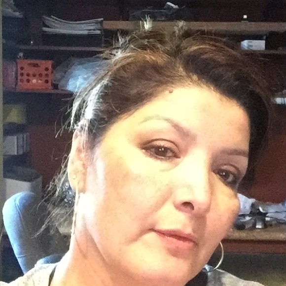 Meet your Posher, Gloria - Picture 1 of 1